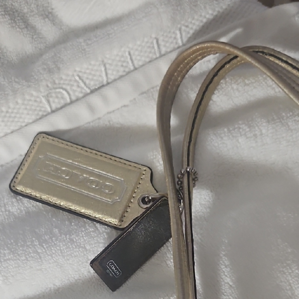 ๐โฃ๏ธCoach Metallic Gold and Brown Shoulder Bag๐๐ - Picture 6 of 12